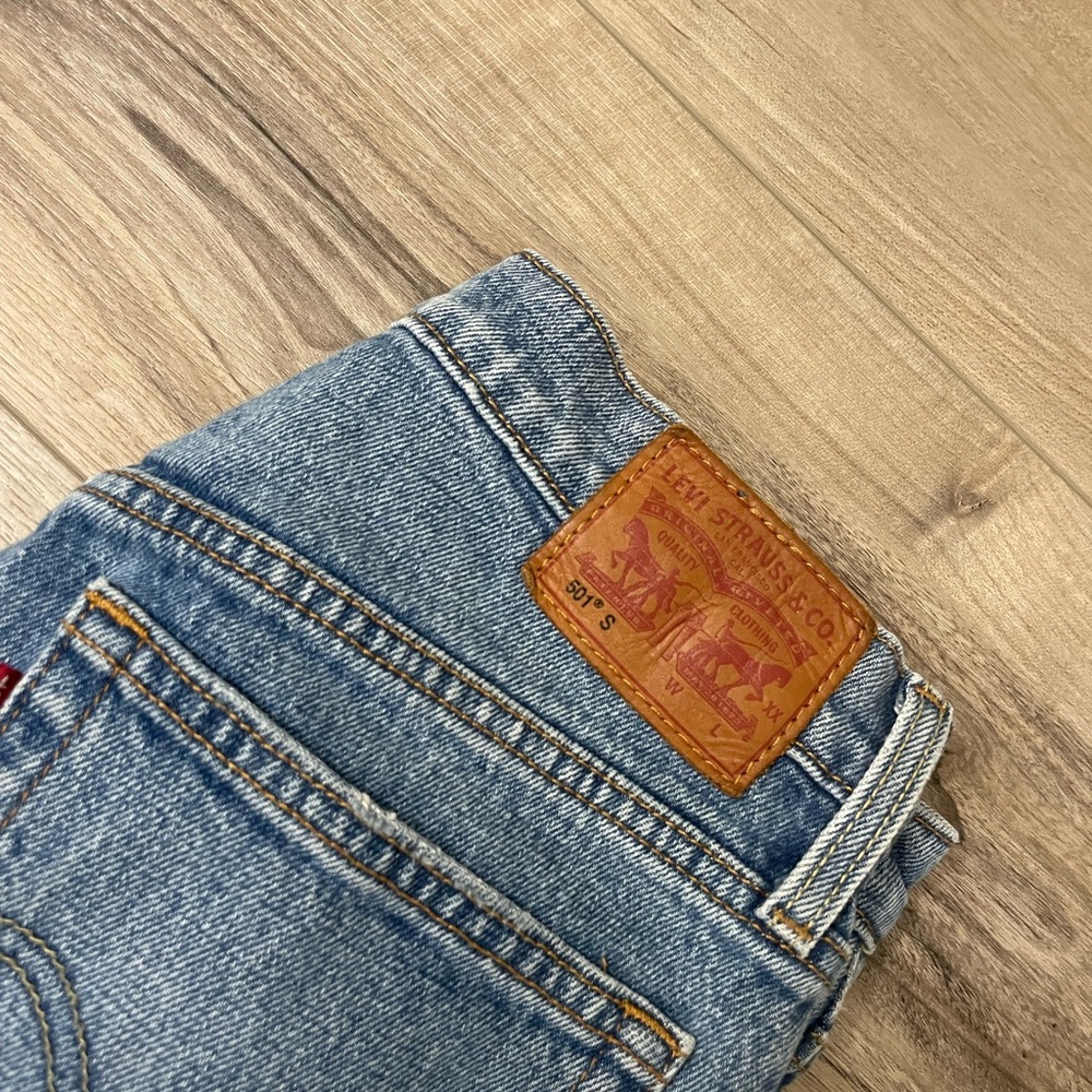 Women’s Levis 501 Jeans - Picture 2 of 5